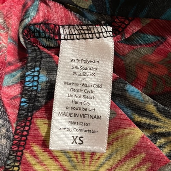 New LuLaRoe Irma Top. Size XS (fits M & L too) - Picture 9 of 9